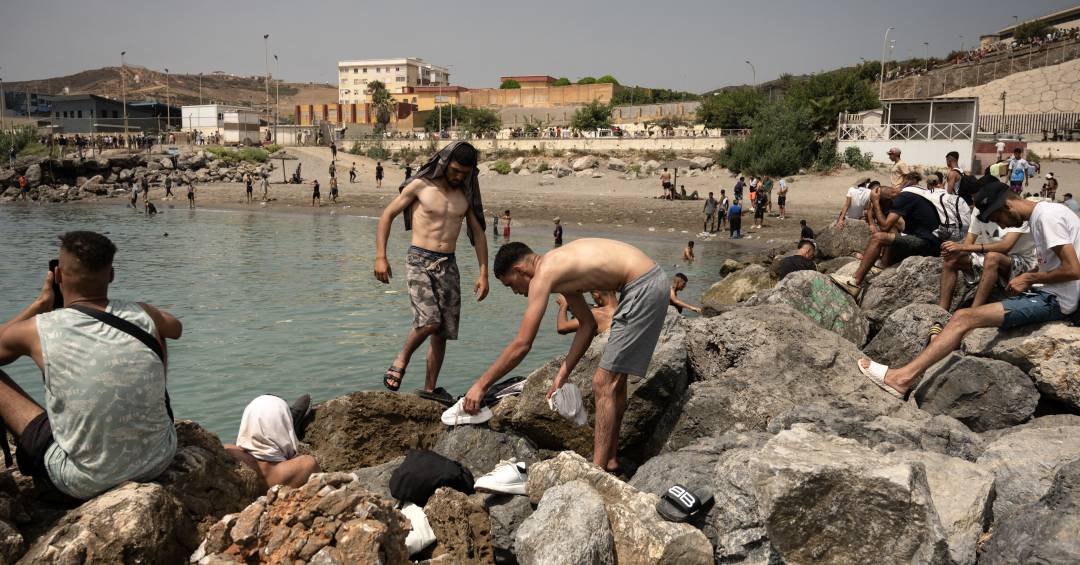 Itália suspende livre circulação de pessoas com Espanha por crise migratória em Ceuta