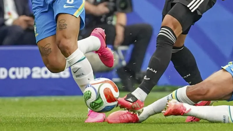 Adidas explica por que as chuteiras rosas dominaram a Copa