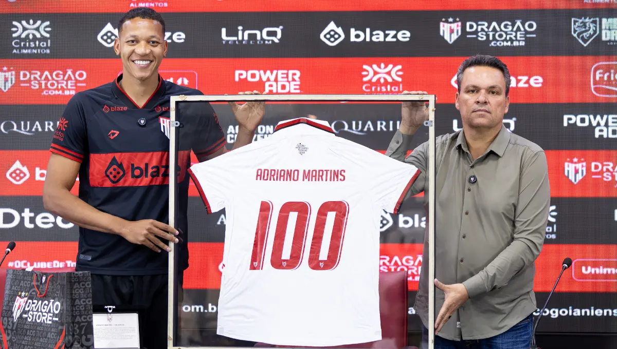 Adriano Martins celebra 100 jogos pelo Atlético-GO