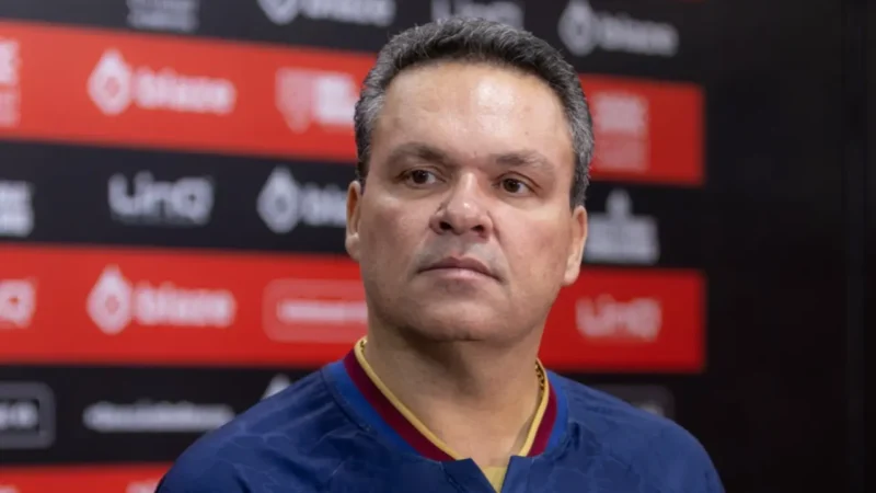 Adson detalha transfer ban e diz que “chegará um grande jogador”