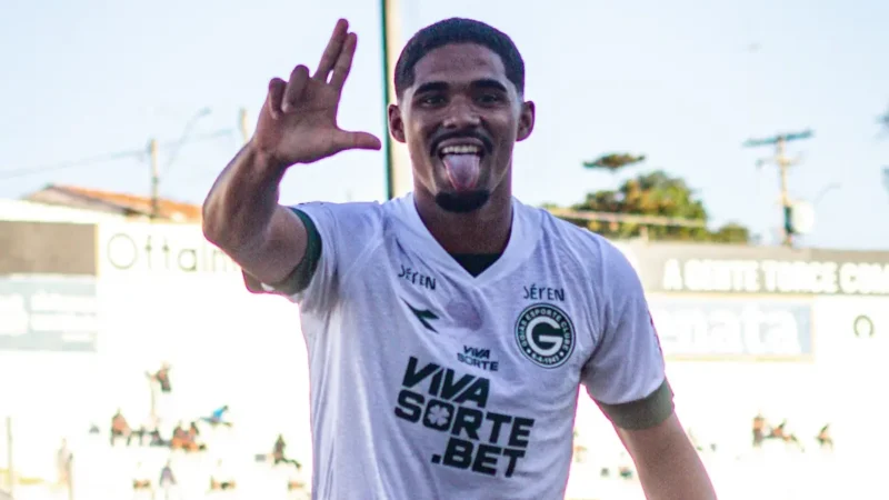 Após início discreto, Kadu Sousa vira protagonista do Goiás