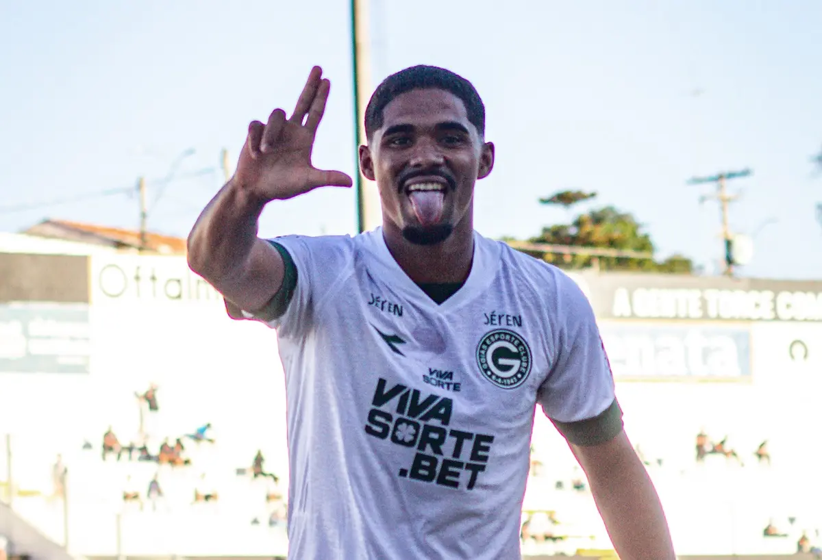 Após início discreto, Kadu Sousa vira protagonista do Goiás