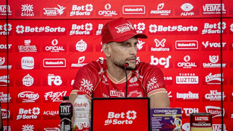 Apresentado no Vila, Higor Meritão destaca experiência no México