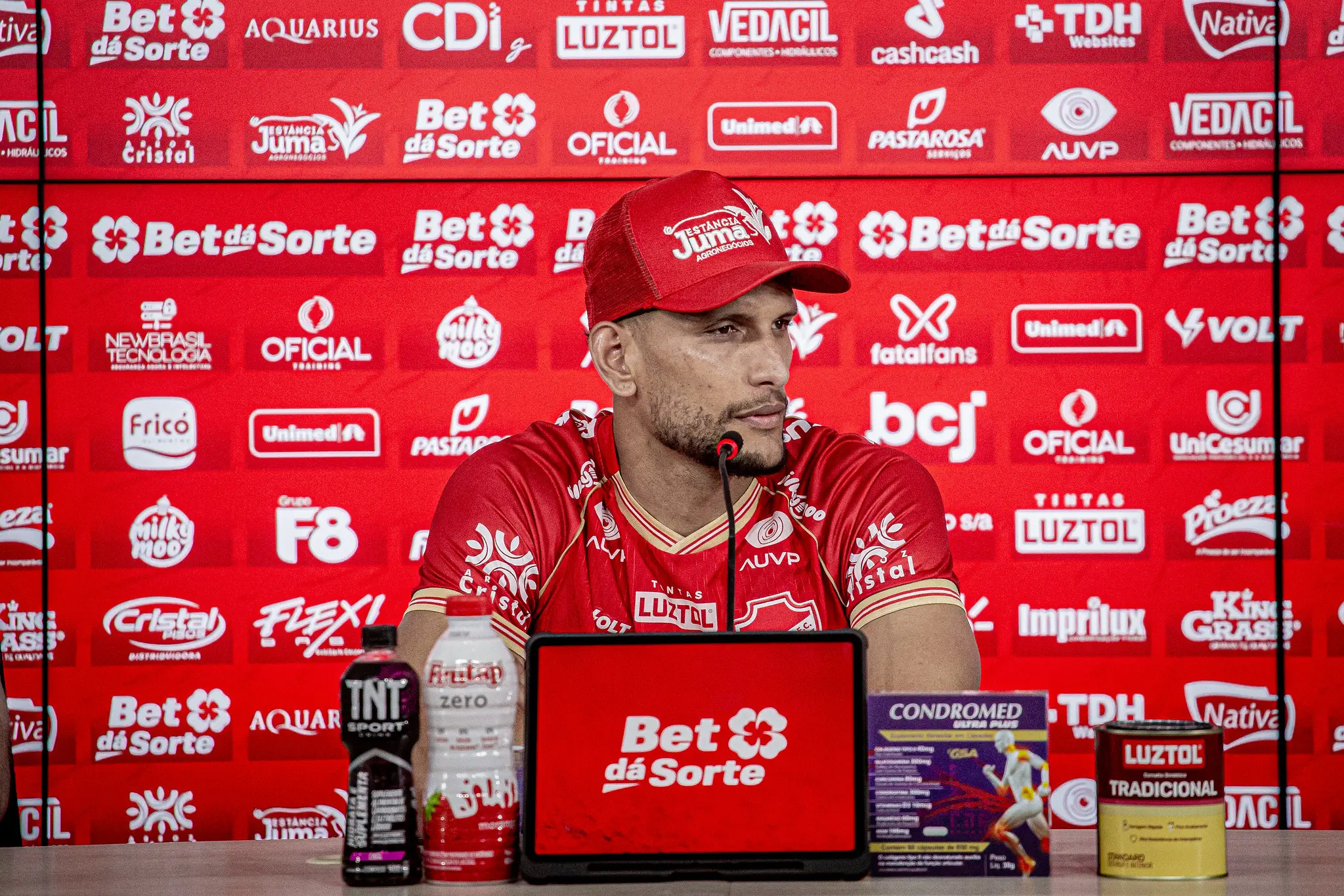 Apresentado no Vila, Higor Meritão destaca experiência no México