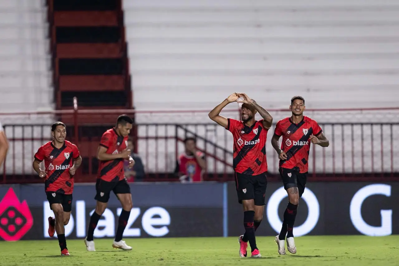Atlético bate o Operário no Accioly e vence a segunda seguida