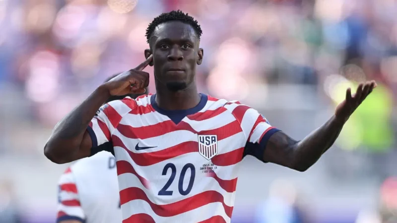 Balogun é expulso depois fazer gol