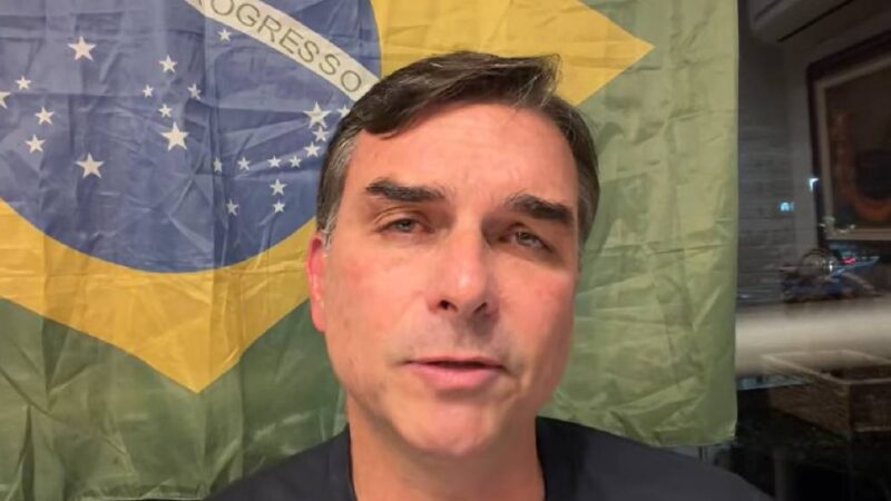 A resposta pública de Flávio à decisão de Moraes sobre visita a Bolsonaro