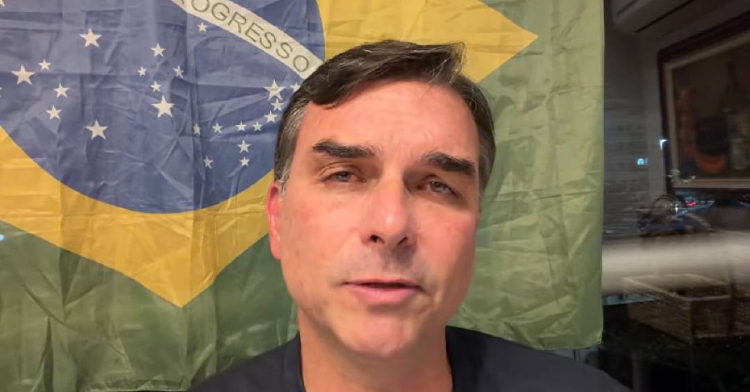 A resposta pública de Flávio à decisão de Moraes sobre visita a Bolsonaro