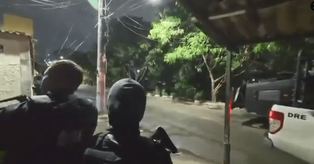 Operação mira braço do Comando Vermelho na Cidade de Deus e Vila Sapê; cinco são presos