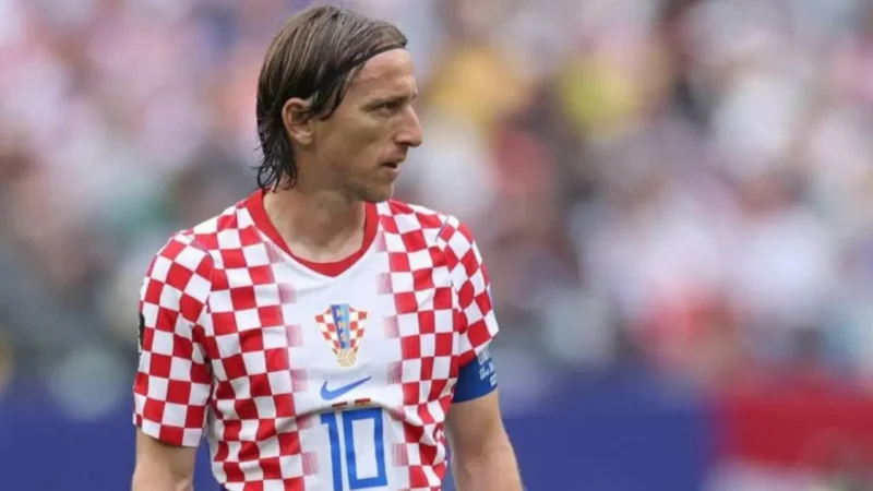 Carrasco do Brasil em 2022, Luka Modric adia aposentadoria