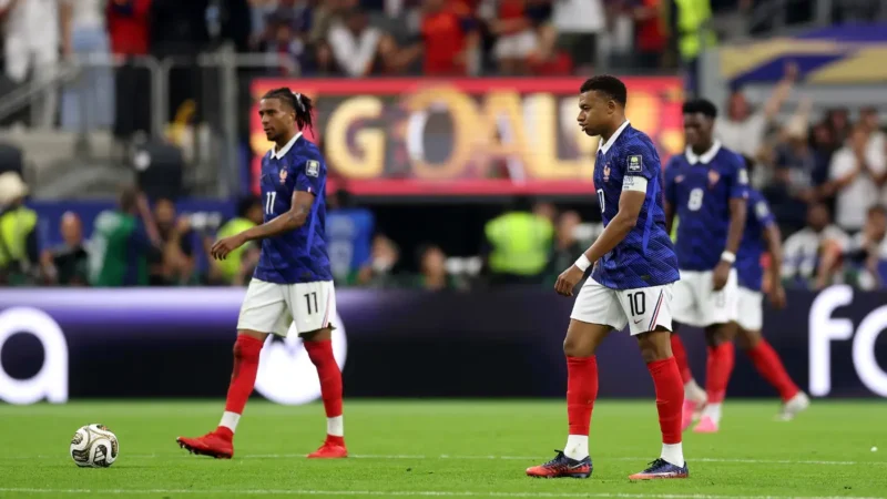Com jogo perto do fim, França ainda não acertou um chute sequer a gol