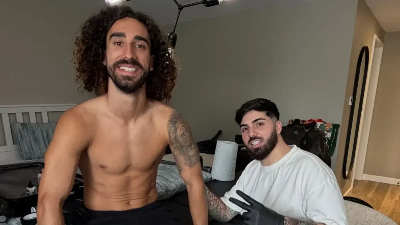 Cucurella tatua rosto de Luís de la Fuente após título mundial