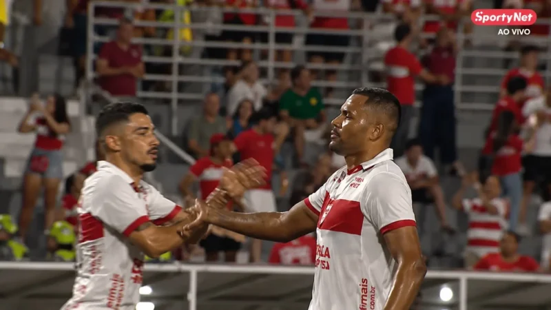 Em menos de cinco minutos, Goiás sofre o empate contra o CRB