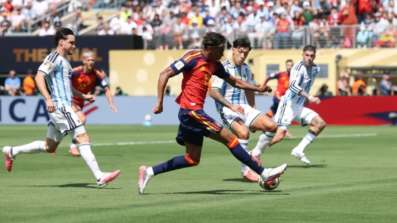 Espanha tem mais posse de bola e deu o único chute a gol até agora