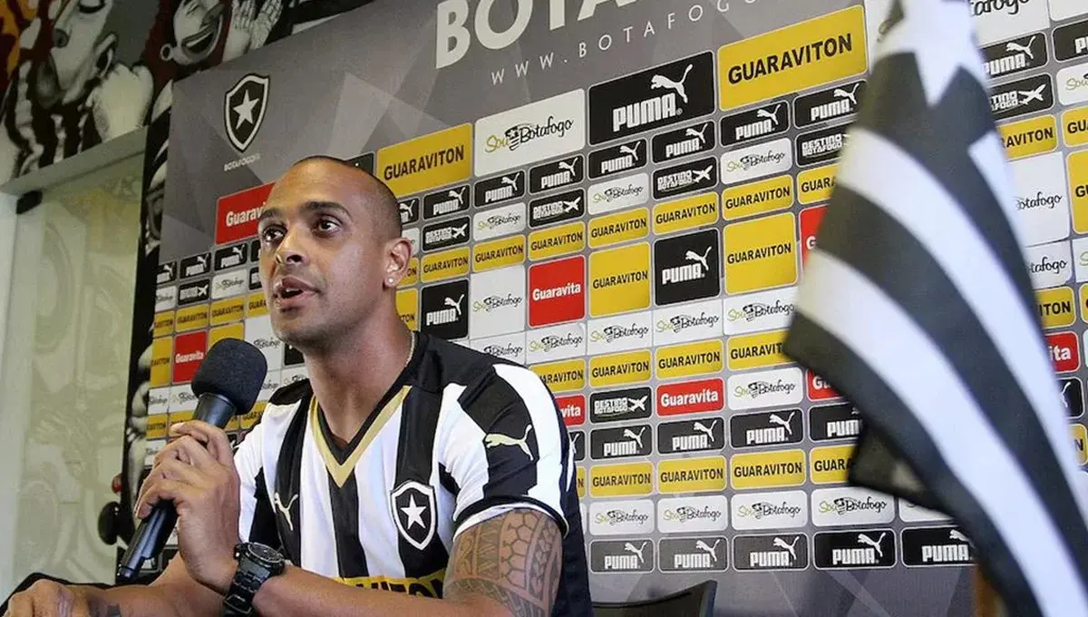 Ex-jogador do Botafogo morre após ser atingido por muro no Rio