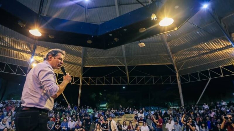 Aula de Haddad na Unicamp tem tumulto após protesto de integrante do MBL