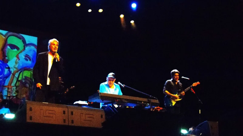 Flamboyant in Concert com Fernanda Takai, Rogério Flausino e Wilson Sideral