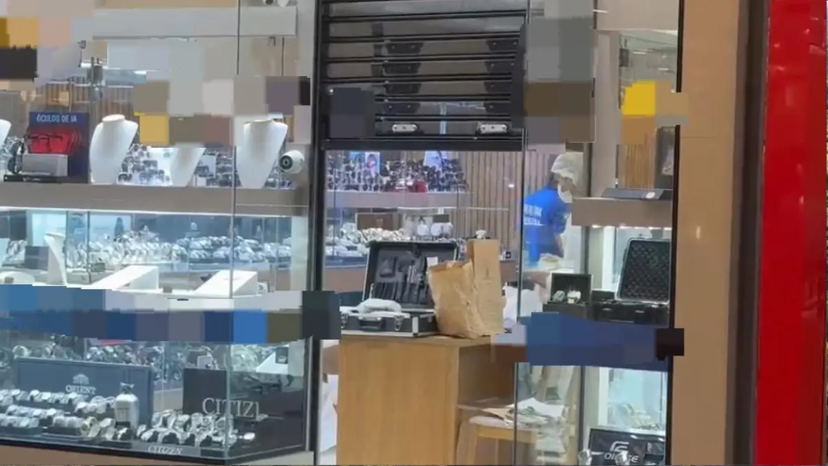GO: Criminosos furtam R$ 400 mil de joalheria em shopping após passarem noite dentro de forro de loja
