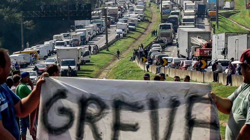 Greve dos caminhoneiros: o que se sabe até agora sobre a paralisação