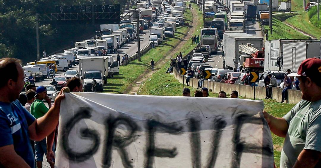 Greve dos caminhoneiros: o que se sabe até agora sobre a paralisação