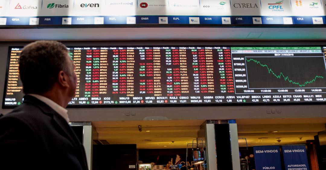 Ibovespa abre julho em queda com pesquisa eleitoral e expectativa por dados dos EUA