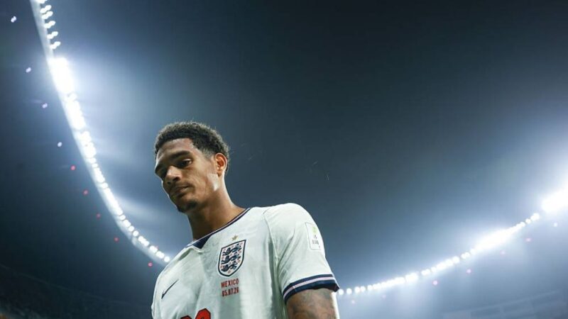 Zagueiro da Inglaterra é suspenso por dois jogos após expulsão nas oitavas