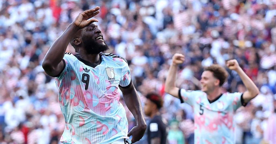 Sem cartões controversos, Bélgica goleia EUA e elimina última anfitriã da Copa