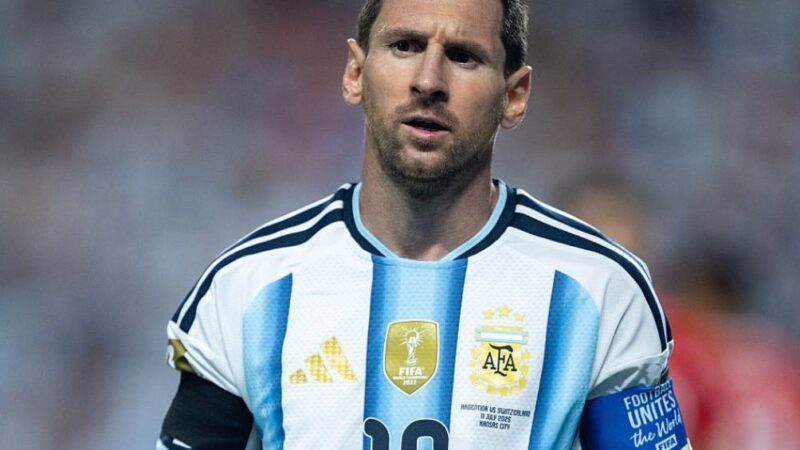 Messi enfrenta Inglaterra pela primeira vez na carreira