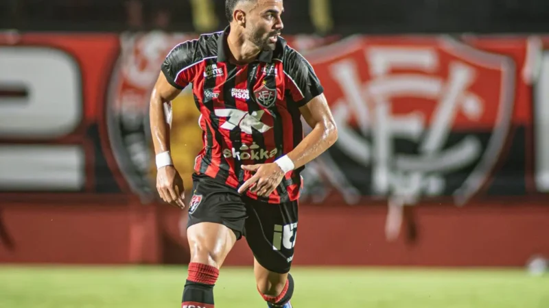 Goiás e Vila Nova disputam contratação do atacante Lucas Silva