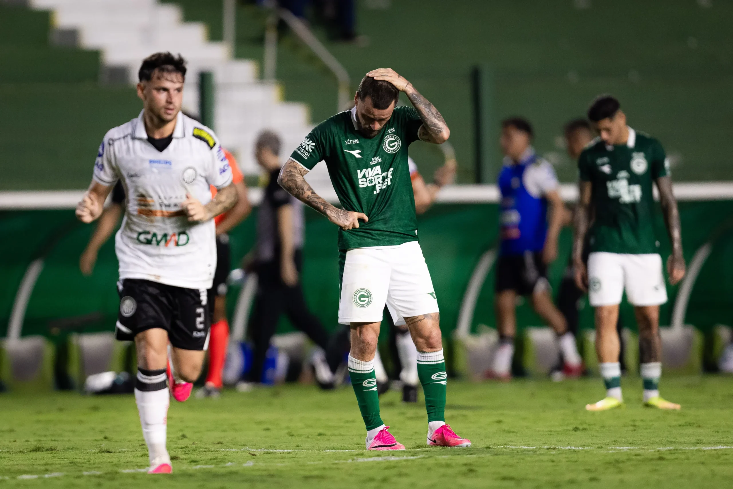 Goiás faz primeiro turno inferior a 2025 e abre returno no domingo