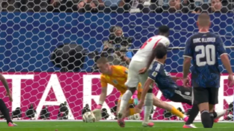 Goleiro da Inglaterra faz defesa milagrosa contra Argentina; veja foto