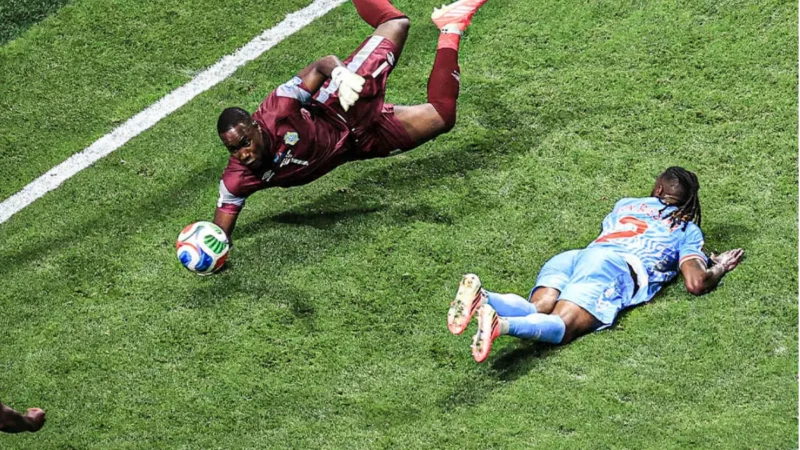 Goleiro do Congo foi de rejeitado a estrela da Copa