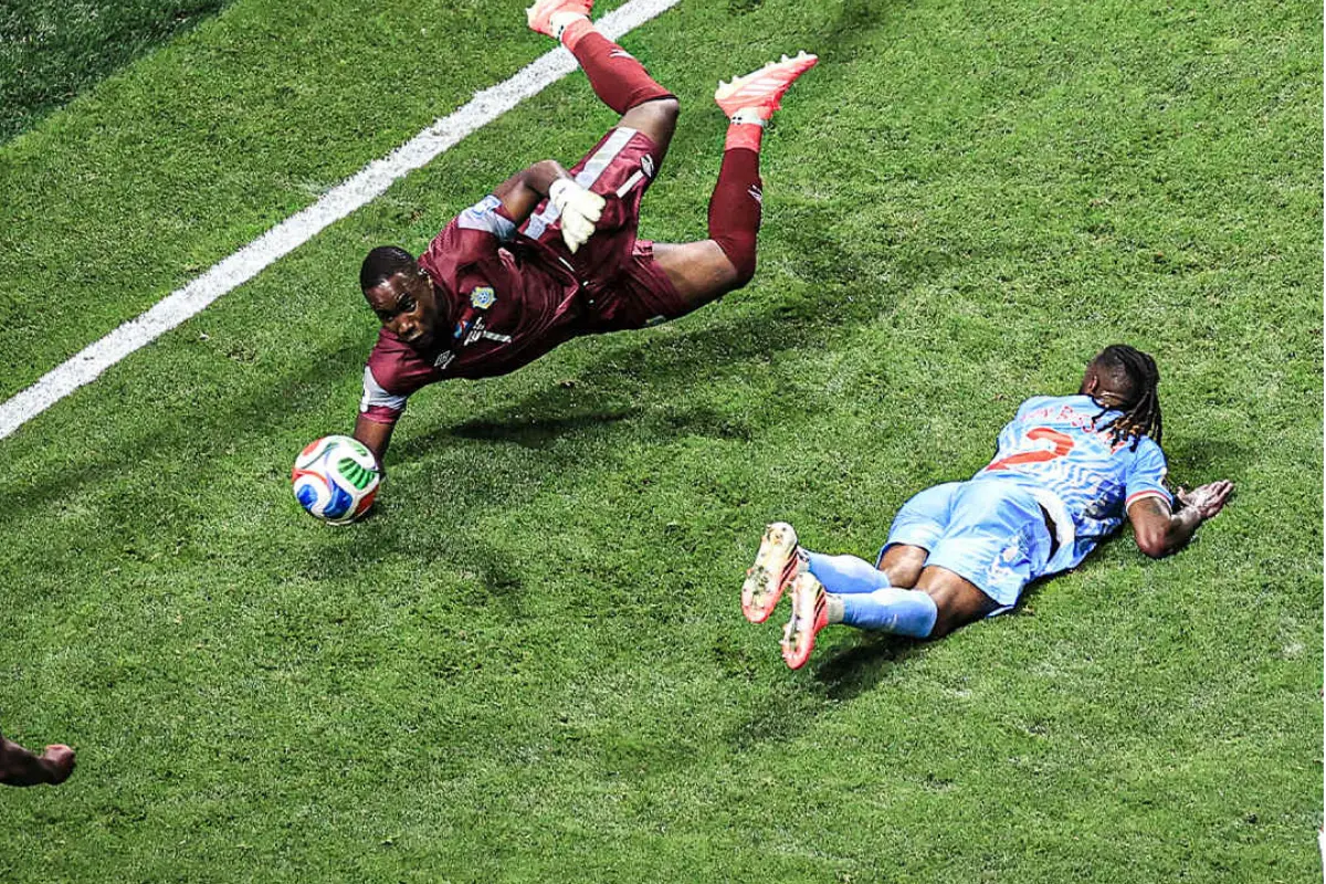 Goleiro do Congo foi de rejeitado a estrela da Copa