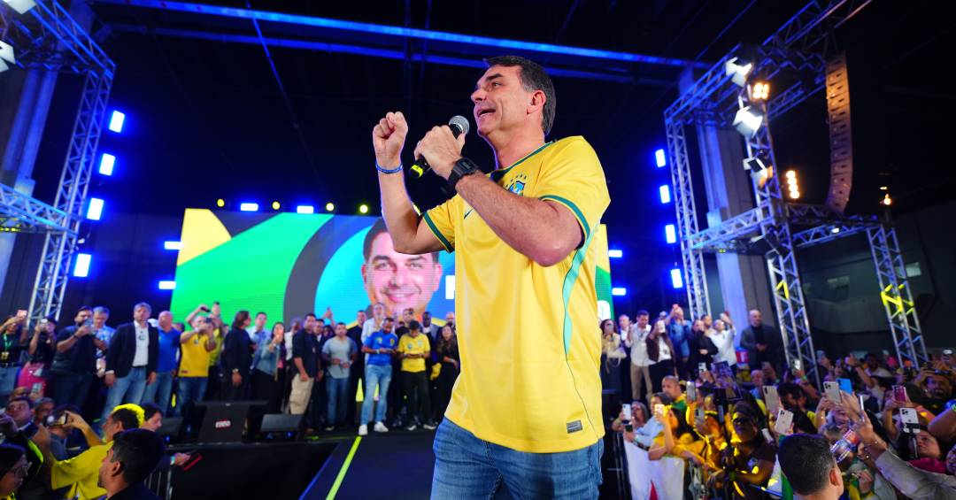 Bolsonaro diz que Flávio é seu ‘porta-voz’ em carta lida por pré-candidato