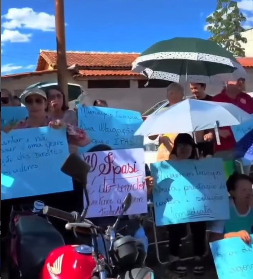 IPORÁ: manifestação cobra solução para IPASI e IPASGO