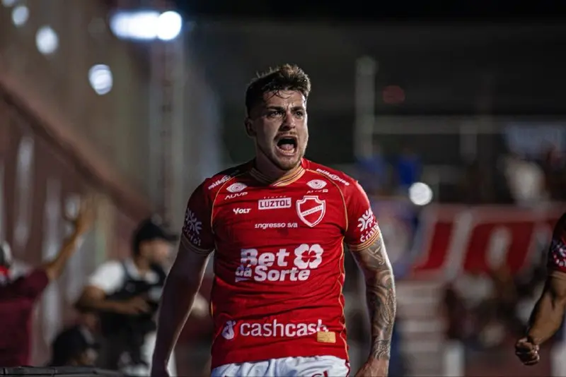 João Vieira amplia para o Vila Nova contra o Fortaleza; veja o gol