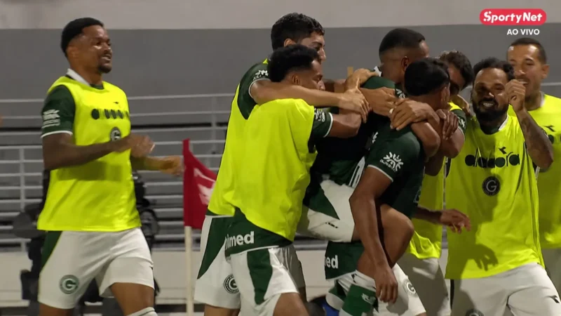 Kadu e Cadu marcam, e Goiás vai vencendo o CRB ainda no 1º tempo