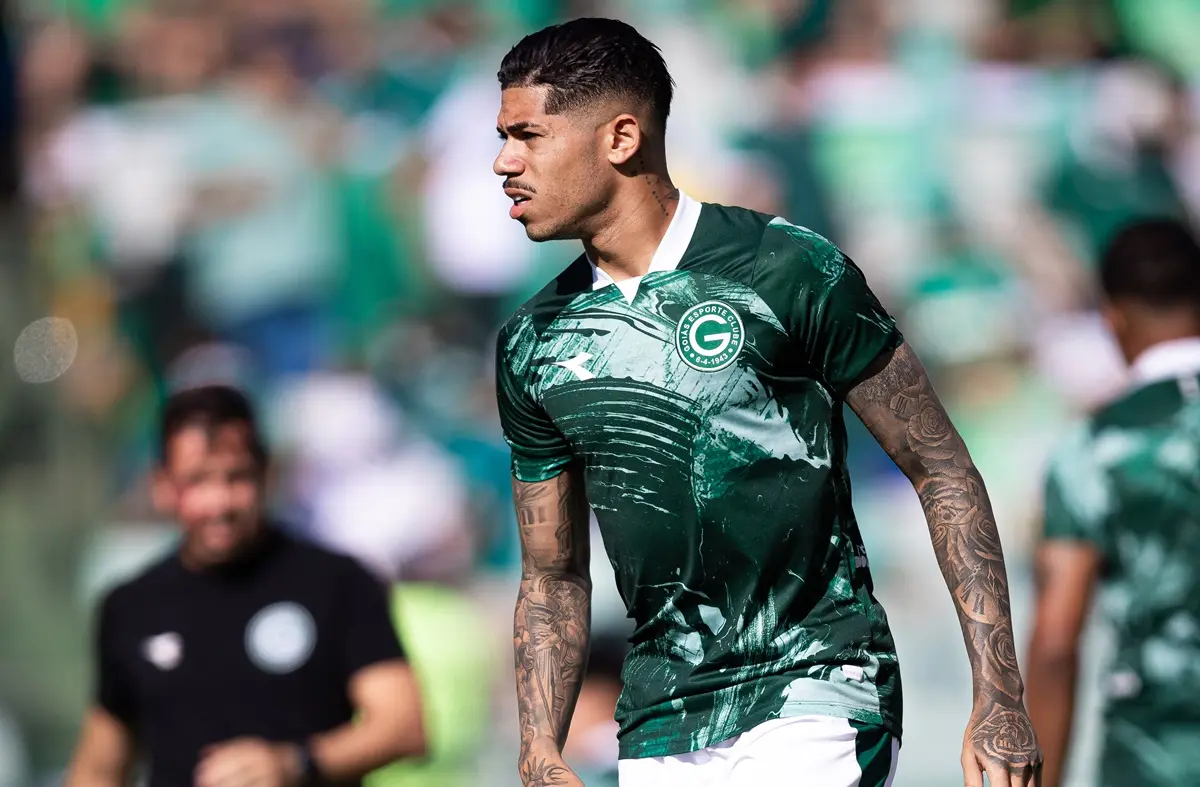 Lateral do Goiás, Diego Caito, entra no radar do Santos