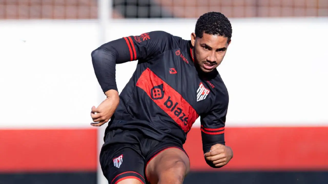 Léo Jacó recebe proposta de Portugal e está de saída do Atlético