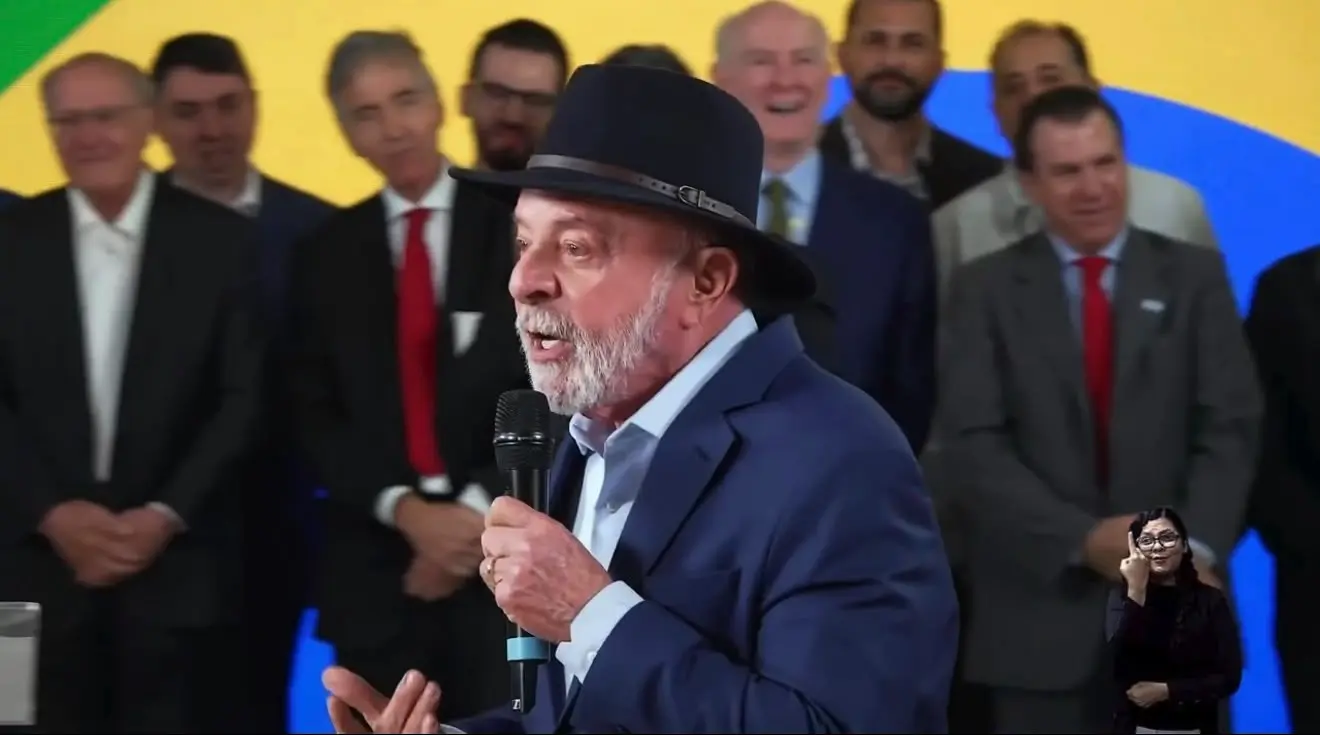 Lula corneta a seleção: Que vergonha!