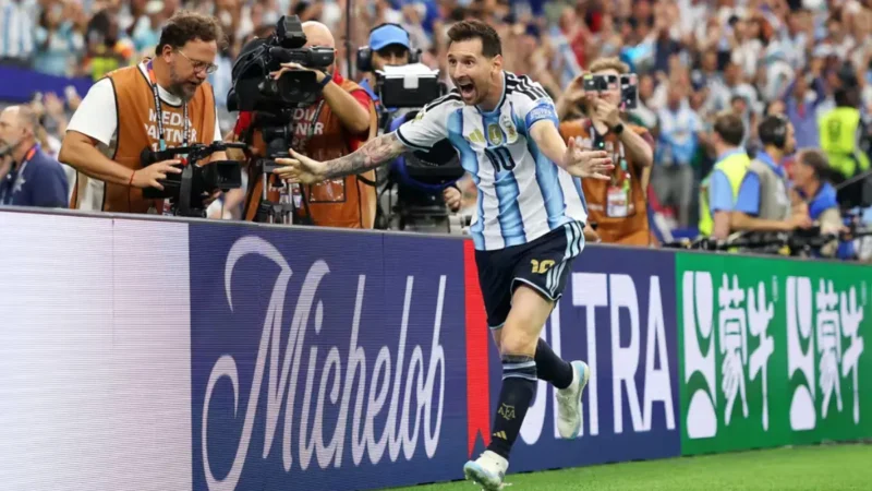 Messi supera Maradona e fica a uma assistência de Pelé em Copas