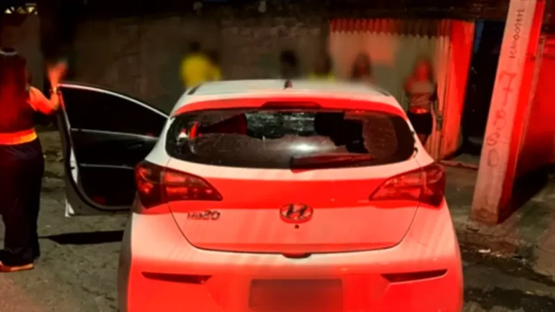 Mulher danifica portão de casa e atropela crianças ao tentar atingir ex-marido em Goiânia