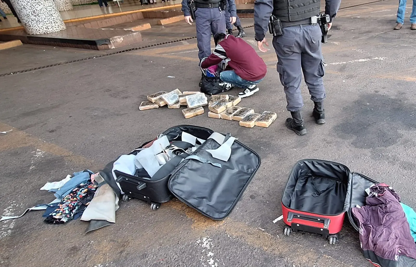 Mulher é presa com 20 kg de maconha em Jataí