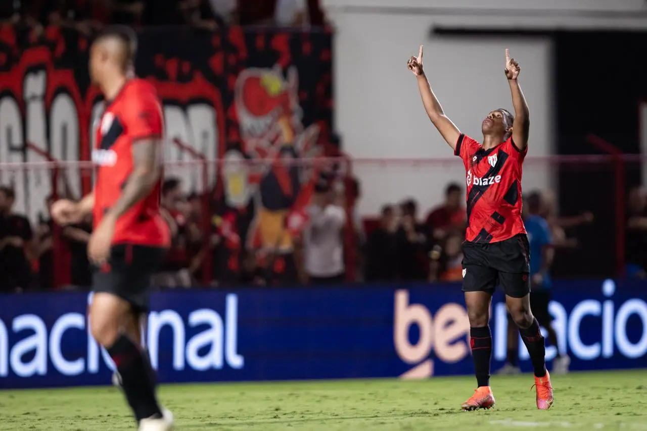 Na estreia de Roger Silva, Atlético vence o Fortaleza em casa