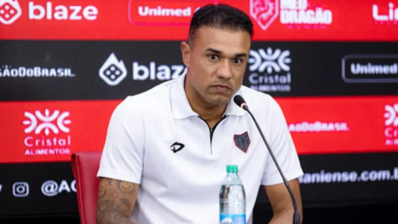 Novo técnico exige vigor do elenco do Atlético-GO