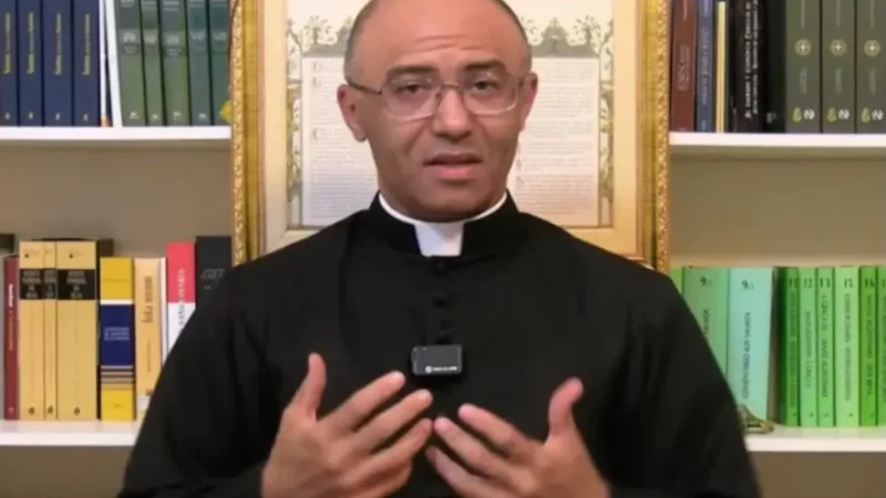 Padre rebate Arquidiocese após excomunhão