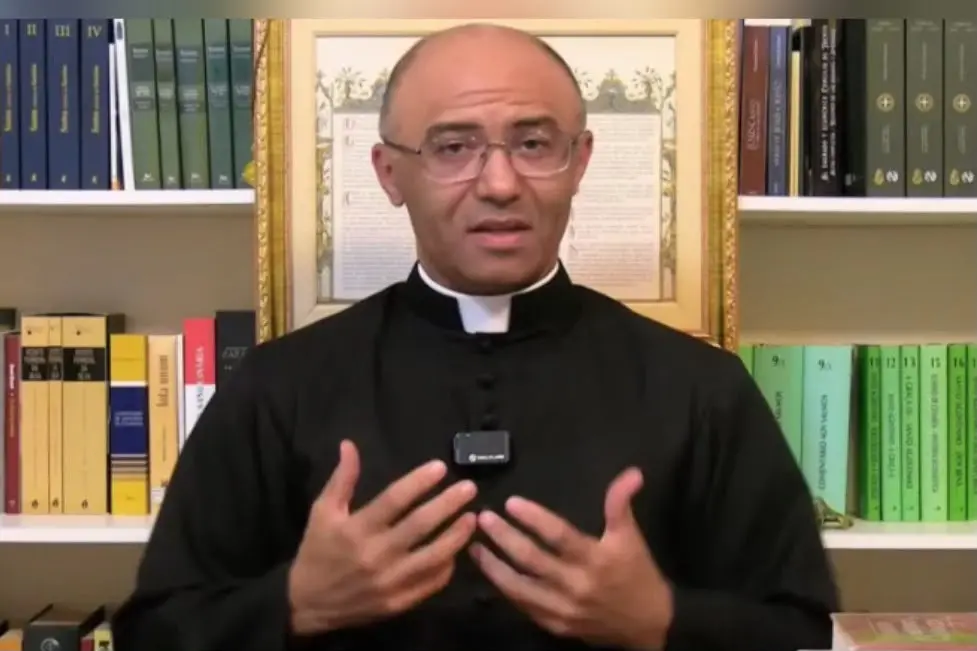 Padre rebate Arquidiocese após excomunhão