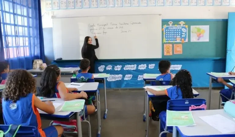Pedagogos aprovados em concurso são convocados em Goiânia; veja prazo