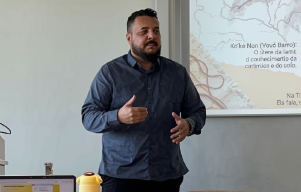 Professor de Iporá esteve em pesquisas sobre poesia na Europa