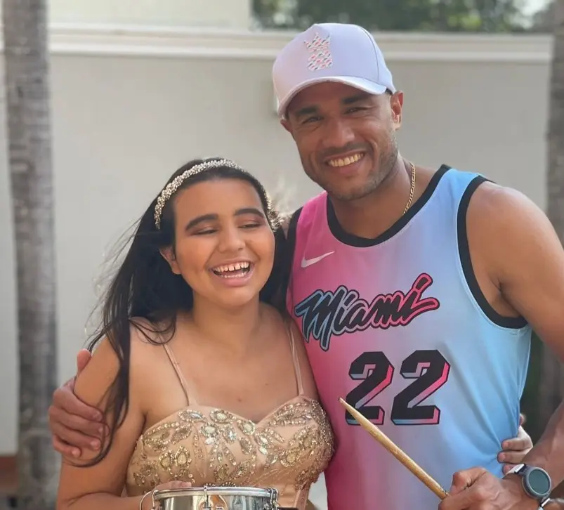 Roger Silva dá show de empatia e inclusão com repórter PCD
